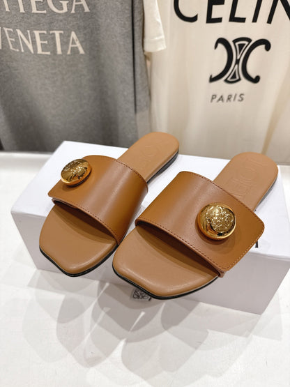 LOEWE 26S PEBBLE SLIDE IN CAMEL BROWN CALFSKIN GOLD HARDWARE