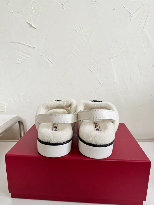 SLIDY VIV' WINTER FUR STRASS BUCKLE SANDALS IN WHITE SHEARLING