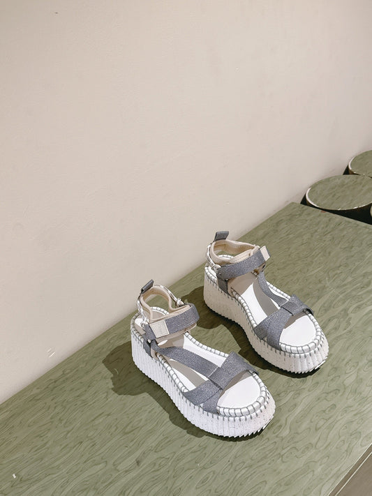 CHLOÉ 26S WEDGE SANDALS IN WHITE LAMBSKIN AND GREY CANVAS