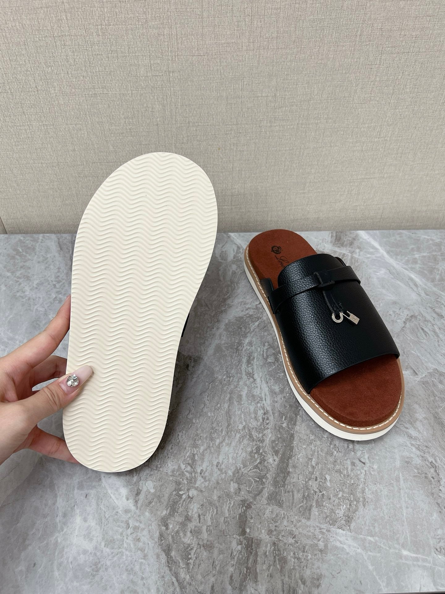 LP 26S LOCK MULE SLIDES IN BLACK GRAINED CALFSKIN SILVER HARDWARE