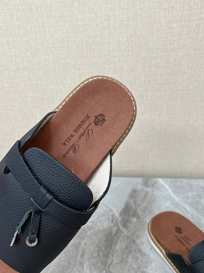 LP 26S LOCK CHARM SLIDES IN BLACK CALFSKIN SILVER HARDWARE