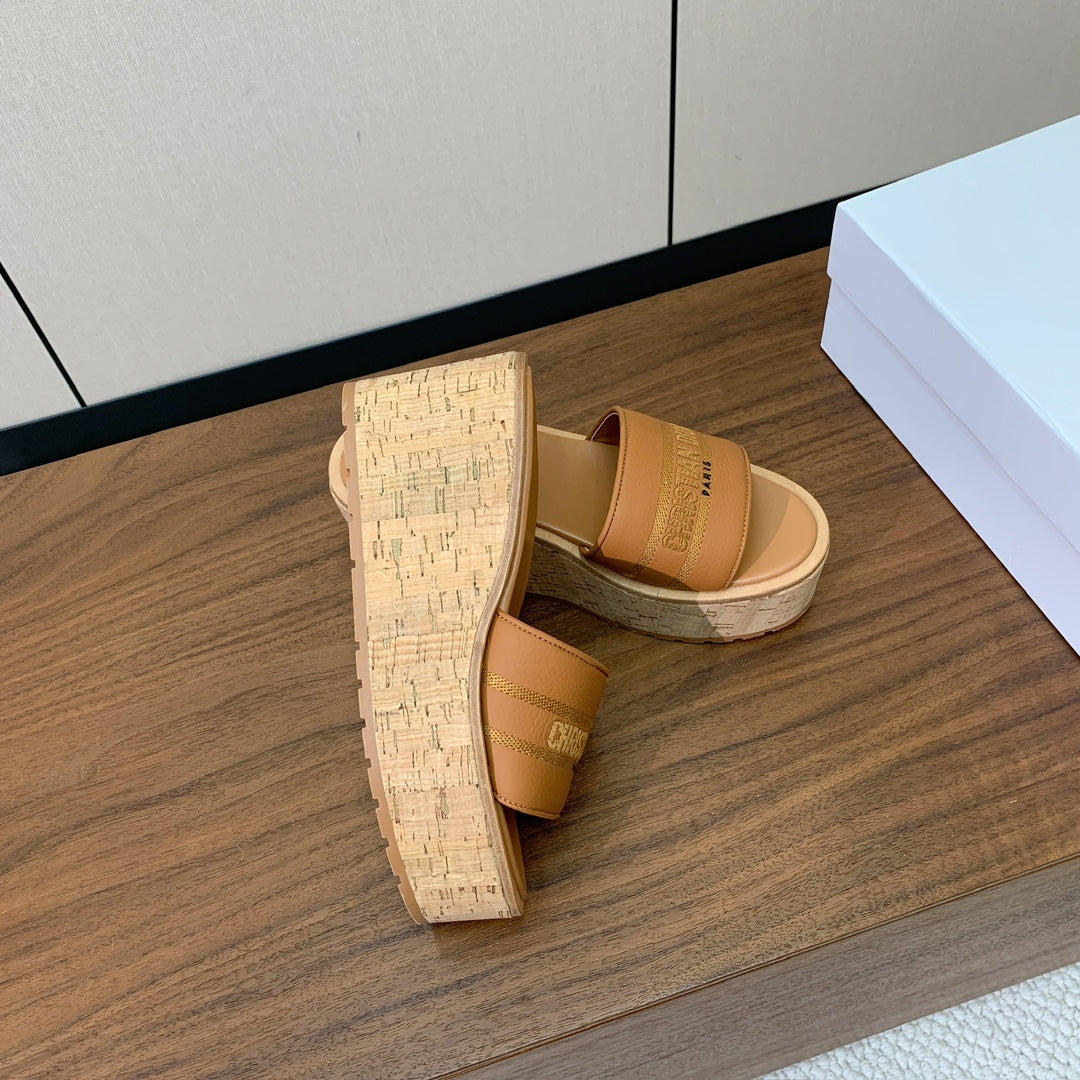 DIOR 25S DWAY WEDGE SLIDE 90 MM IN LIGHT BROWN CALFSKIN