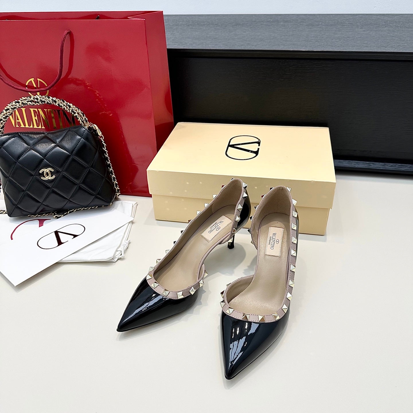 VLTN ROCKSTUD HEELS 25S 60 MM IN BLACK GLOSSY LEATHER