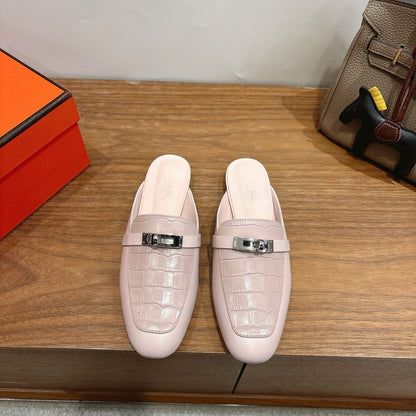 HM 26S KELLY MULE IN LIGHT PINK CROCODILE-EMBOSSED CALFSKIN SILVER HARDWARE