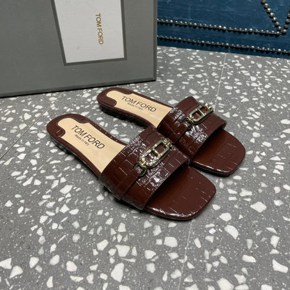 FLAT MULE IN SYRUP BROWN CALFSKIN