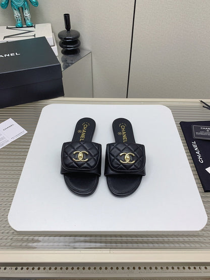 CC Slippers In Quilted Lambskin