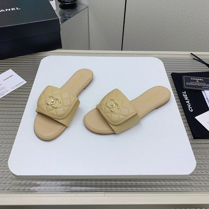 CC Slippers In Beige Quilted Lambskin 148963