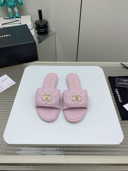 CC Slippers In Light Pink Quilted Lambskin 148965