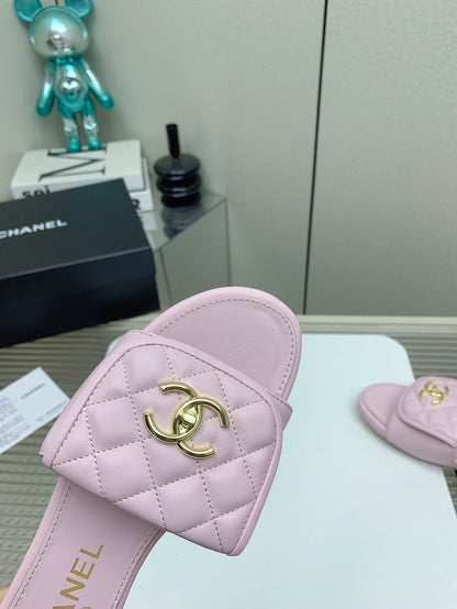 CC Slippers In Light Pink Quilted Lambskin 148965