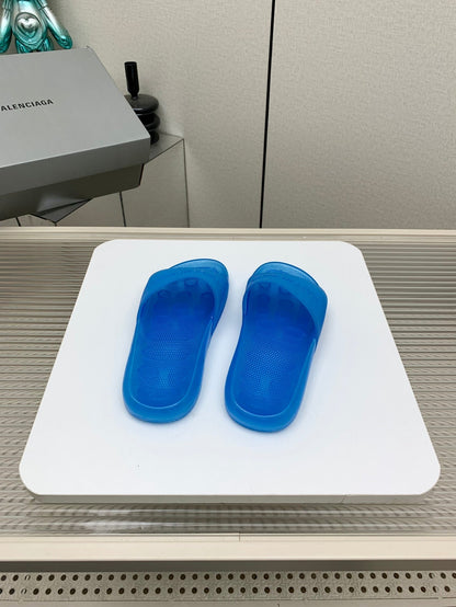 POOL SLIDE SANDAL IN JELLY BLUE RUBBER