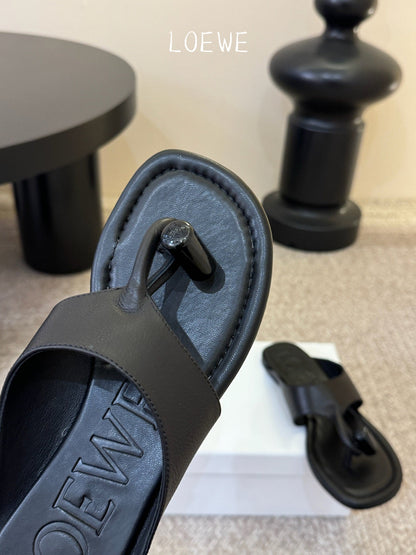LOEWE 26S TOGGLE FLAT SANDAL IN BLACK CALFSKIN