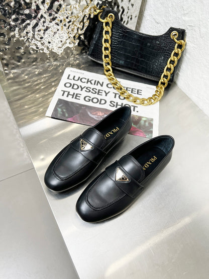 PRADA 26S CLASSIC LOAFERS IN BLACK CALFSKIN WITH LOGO