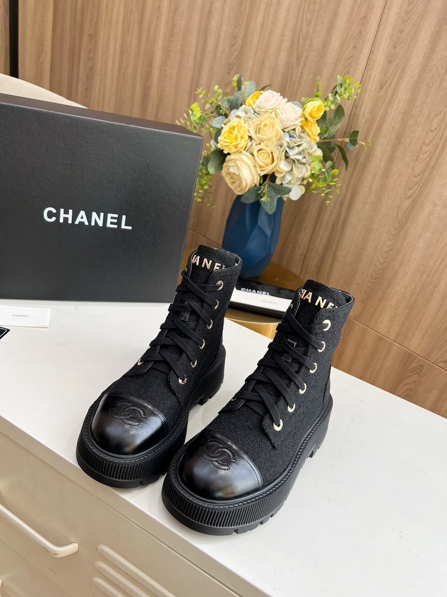 SHORT BOOTS IN BLACK TWEED AND CALFSKIN