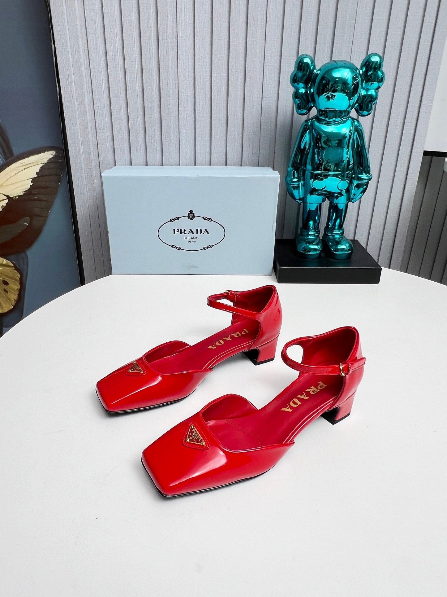 PRADA 26S ANKLE STRAP PUMPS 40MM IN RED PATENT CALFSKIN TRIANGLE LOGO