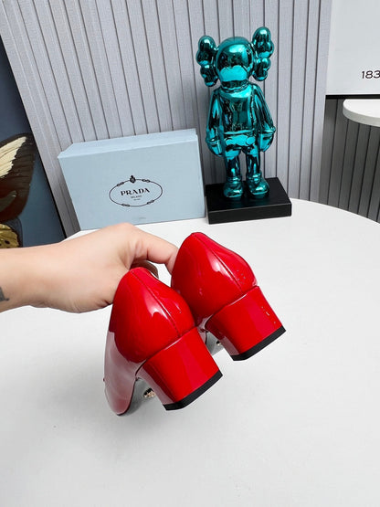 PRADA 26S SQUARE TOE PUMPS BLOCK HEEL 40MM IN RED PATENT CALFSKIN WITH LOGO
