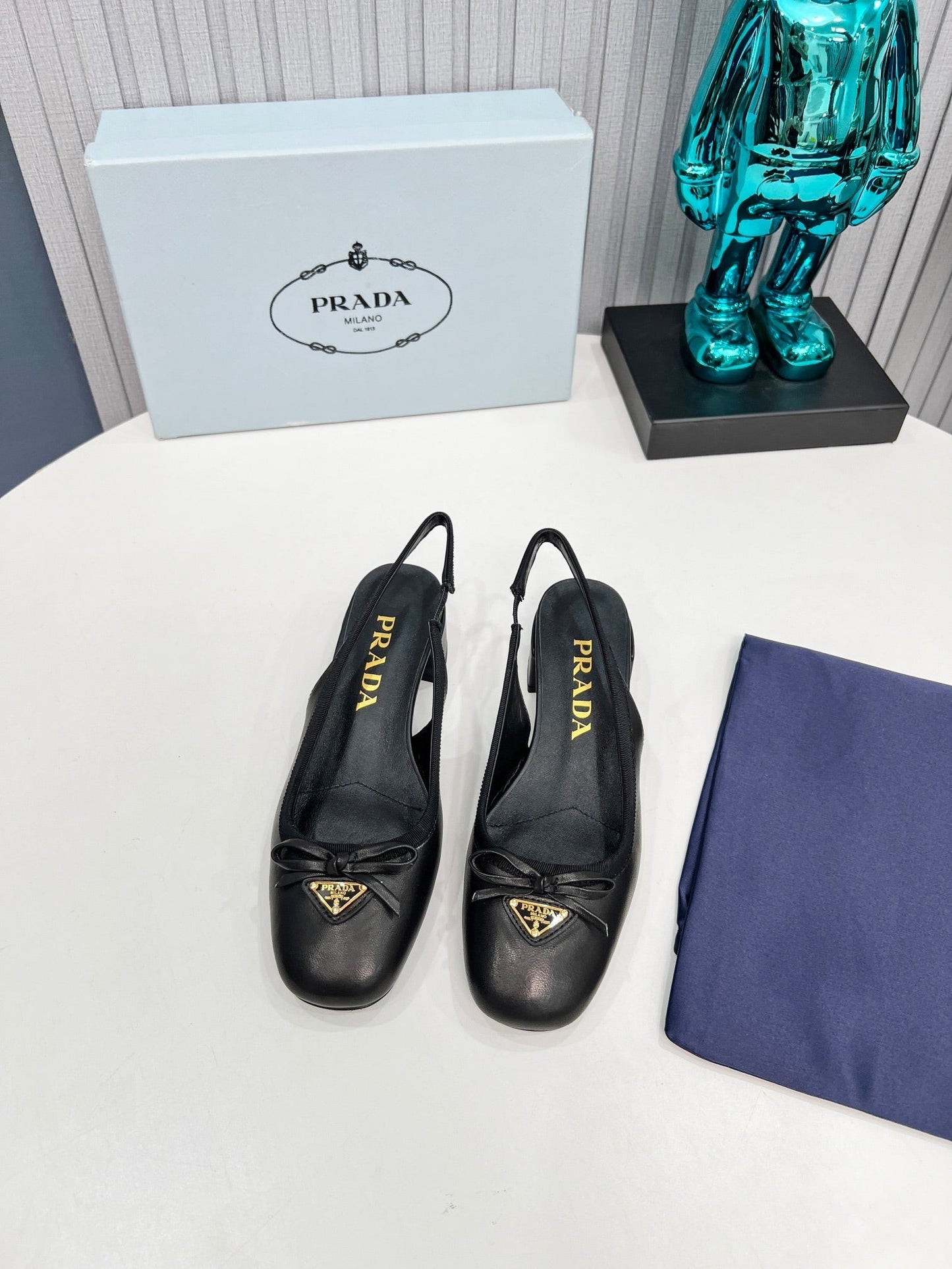 PRADA 26S ROUND TOE SLINGBACK PUMPS 40MM IN BLACK CALFSKIN WITH BOW