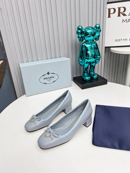 PRADA 26S ROUND TOE PUMPS BLOCK HEEL 40MM IN LIGHT BLUE CALFSKIN WITH BOW