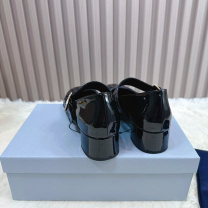 PRADA 26S ROUND TOE MARY JANE 40MM IN BLACK PATENT CALFSKIN WITH STUD DETAIL