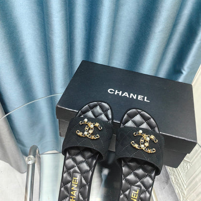 QUILTED SLIPPERS BLACK SUEDE AND SHEEPSKIN