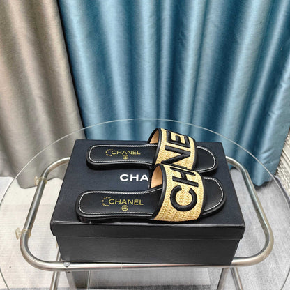CC 25 Mule Raffia Large Logo
