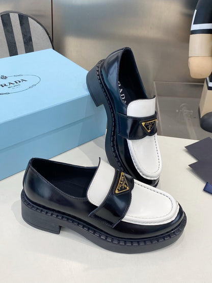 PRADA 26S LOAFERS IN BLACK AND WHITE CALFSKIN WITH LOGO