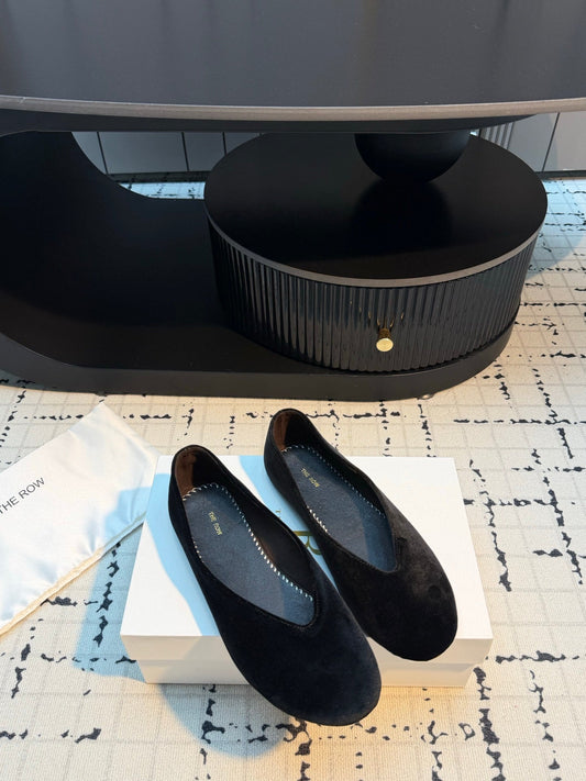 THE ROW 26S CLASSIC BALLET FLATS IN BLACK VELVET