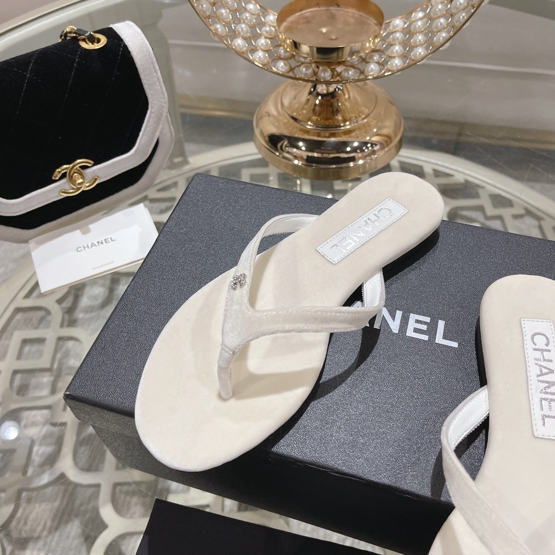 Double CC Flip Flop Thongs White Sheepskin