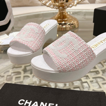 WEDGE PLATFORM IN LIGHT PINK FABRIC WITH WHITE LOGO