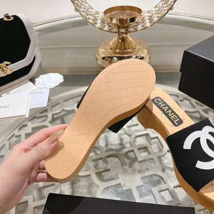 WEDGE PLATFORM IN BLACK LAMBSKIN WITH WHITE LOGO