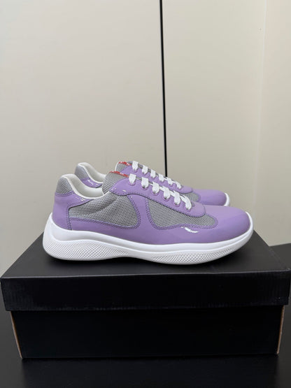 PRADA 26S SNEAKERS IN LIGHT PLUM PATENT CALFSKIN AND WHITE MESH