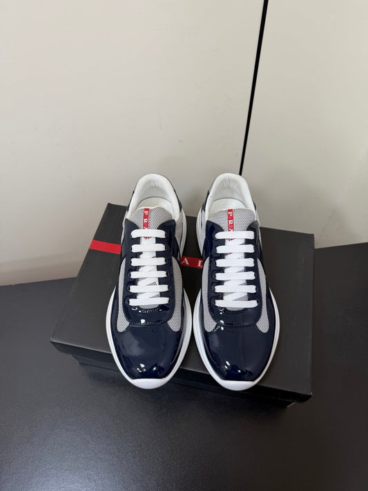 PRADA 26S SNEAKERS IN NAVY BLUE PATENT CALFSKIN AND WHITE MESH