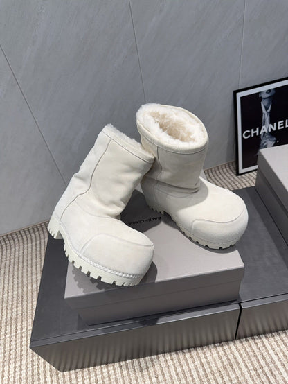 BALENCIAGA 25S LOW ANKLE BOOTS PLATFORM HEEL IN WHITE SUEDE STYLE 2