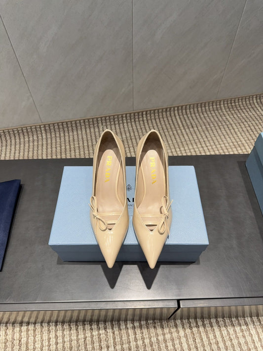PRADA 26S POINTED TOE HEELS 75MM IN BEIGE CALFSKIN WITH BOW