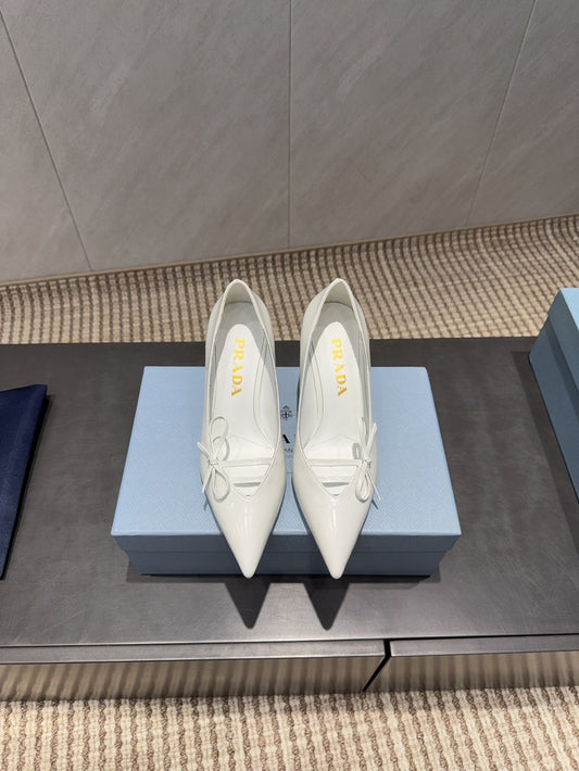 PRADA 26S POINTED TOE HEELS 75MM IN WHITE CALFSKIN WITH BOW