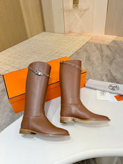 HM 25S KNEE-HIGH FLAT BOOTS IN BROWN LAMBSKIN WITH SILVER HARDWARE