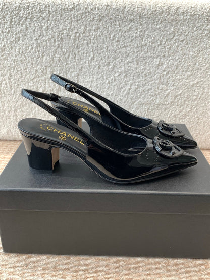 MID-HEEL SLINGBACKS IN BLACK PATENT CALFSKIN