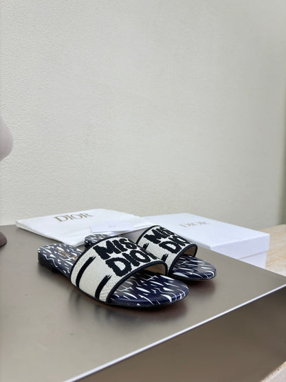 DWAY SLIDE EMBROIDERED COTTON AND NAVY BLUE MISS DIOR ALLOVER MOTIF