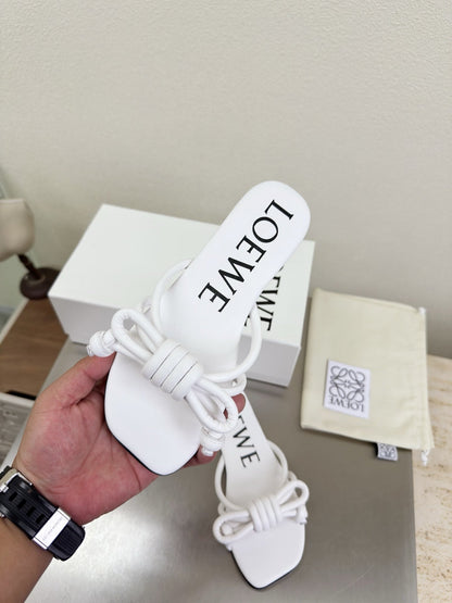 LOEWE 26S FLAMENCO KNOT SANDAL IN WHITE CALFSKIN