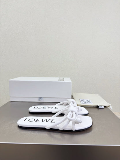 LOEWE 26S FLAMENCO KNOT SANDAL IN WHITE CALFSKIN