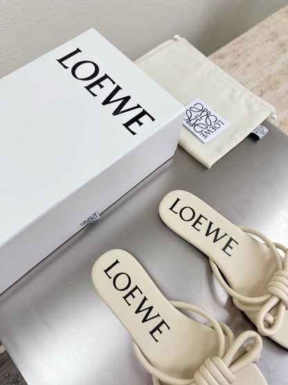 LOEWE 26S FLAMENCO KNOT SANDAL IN IVORY WHITE CALFSKIN