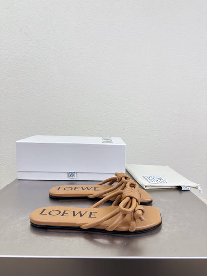 LOEWE 26S FLAMENCO KNOT SANDAL IN CAMEL BROWN CALFSKIN