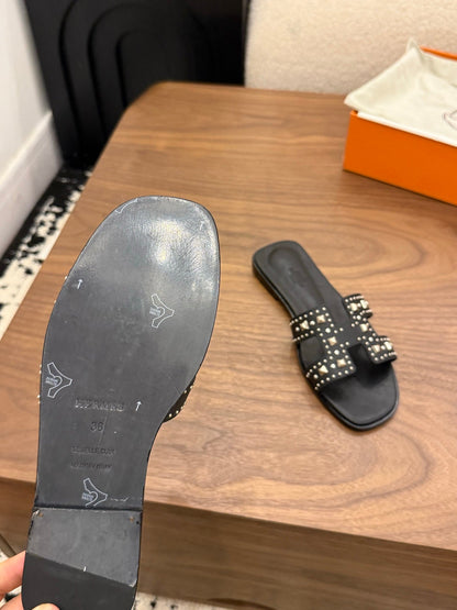 HM 26S ORAN STUDDED SANDALS IN BLACK CALFSKIN