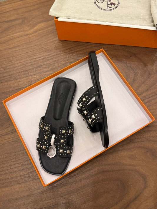 HM 26S ORAN STUDDED SANDALS IN BLACK CALFSKIN