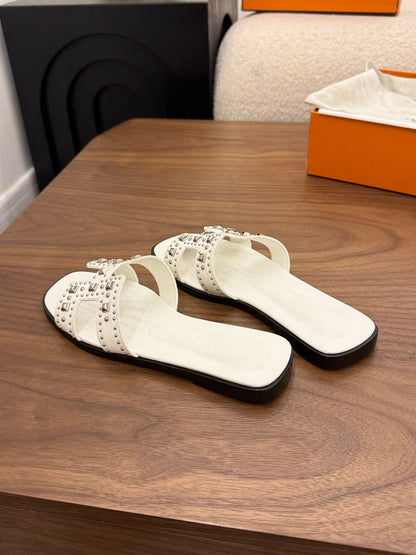 HM 26S ORAN STUDDED SANDALS IN WHITE CALFSKIN