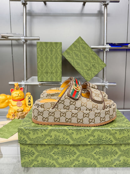 GG SANDALS 22 IN BEIGE FABRIC WITH GOLD HARDWARE