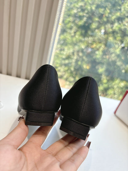 BELLE VIVIER BALLERINAS IN BLACK SILK