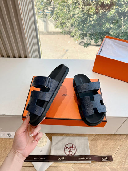 CHYPRE SANDAL IN BLACK GRAINED CALFSKIN