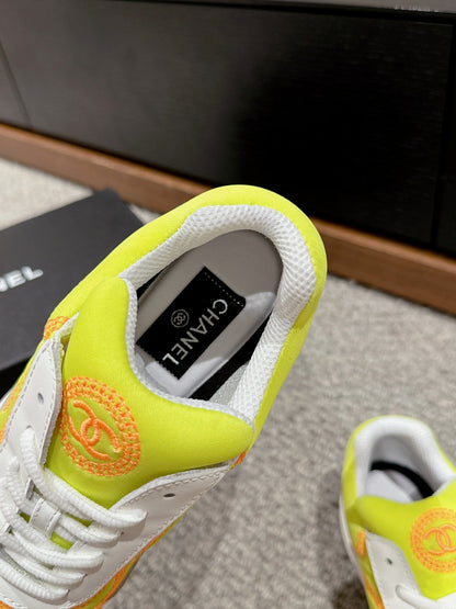 CLASSIC TRAINER IN YELLOW MIX WHITE FABRIC