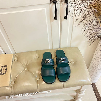 GG SANDAL WITH ROUND INTERLOCKING G IN DARK GREEN CALFSKIN