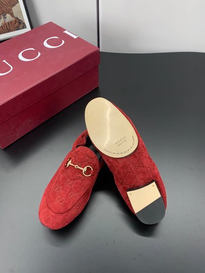 GUCCI 26S LOAFERS IN RED SUEDE WITH GOLD HARDWARE